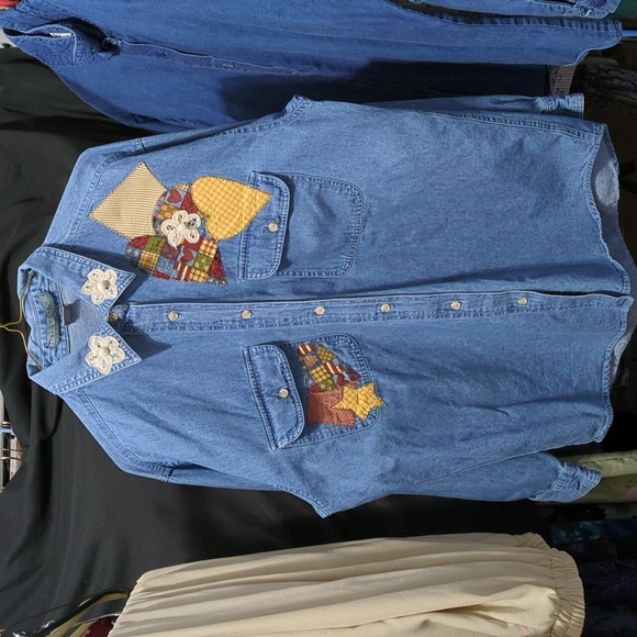 Upper West Side Tops - 🟢 Upper West Side sz large Vintage denim long sleeve shirt w/ applique InvW028